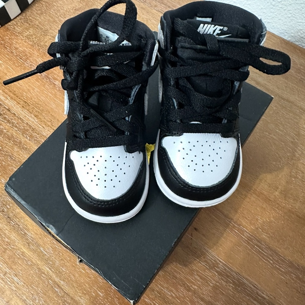 Nike Toddler Jordan Retro High Top Sneakers
